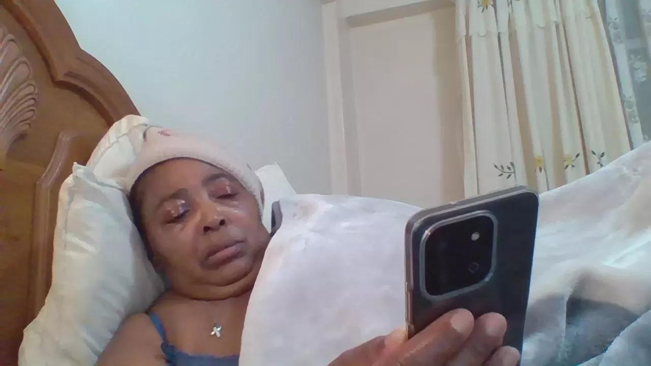 Offline bigpussylipsx53 on Cam4