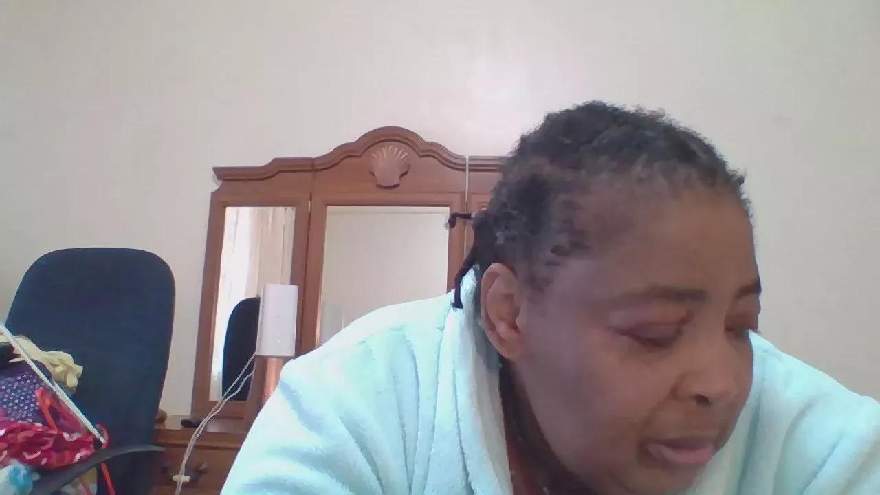 Offline bigpussylipsx53 on Cam4