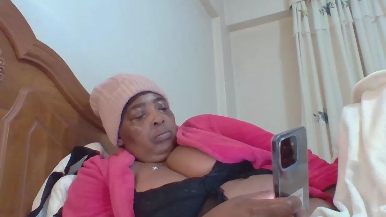 Offline bigpussylipsx53 on Cam4