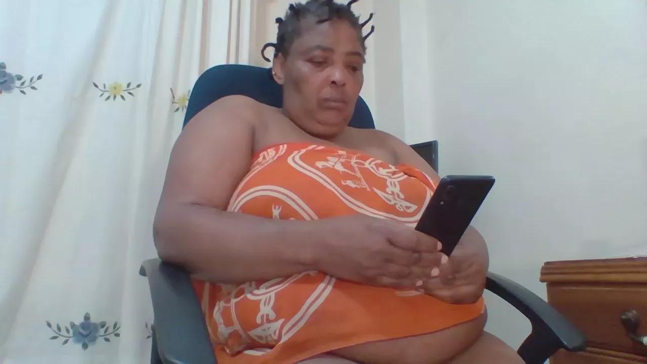 Offline bigpussylipsx53 on Cam4