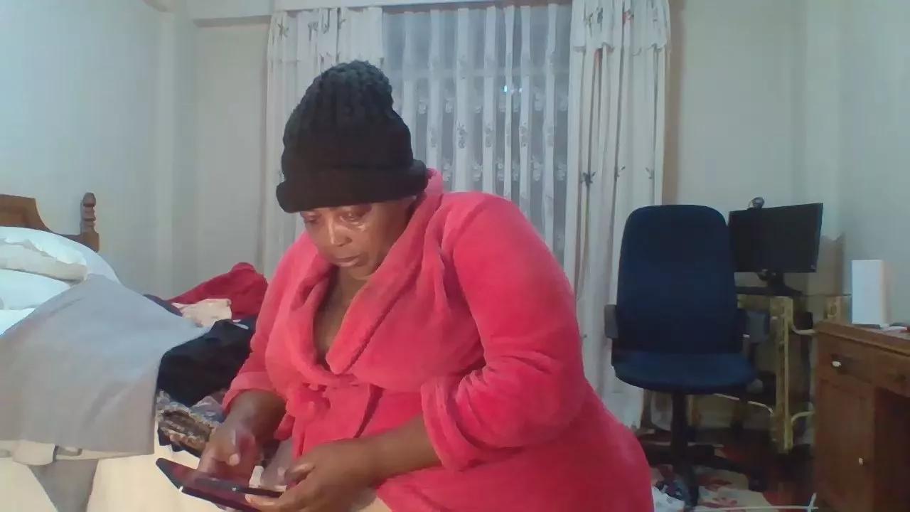 Offline bigpussylipsx53 on Cam4