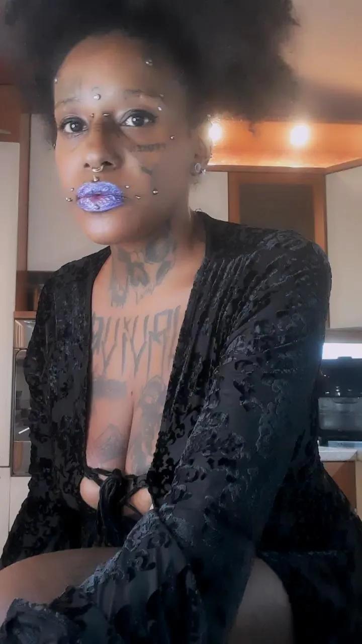 BlackWitchSG — Freechat on Cam4