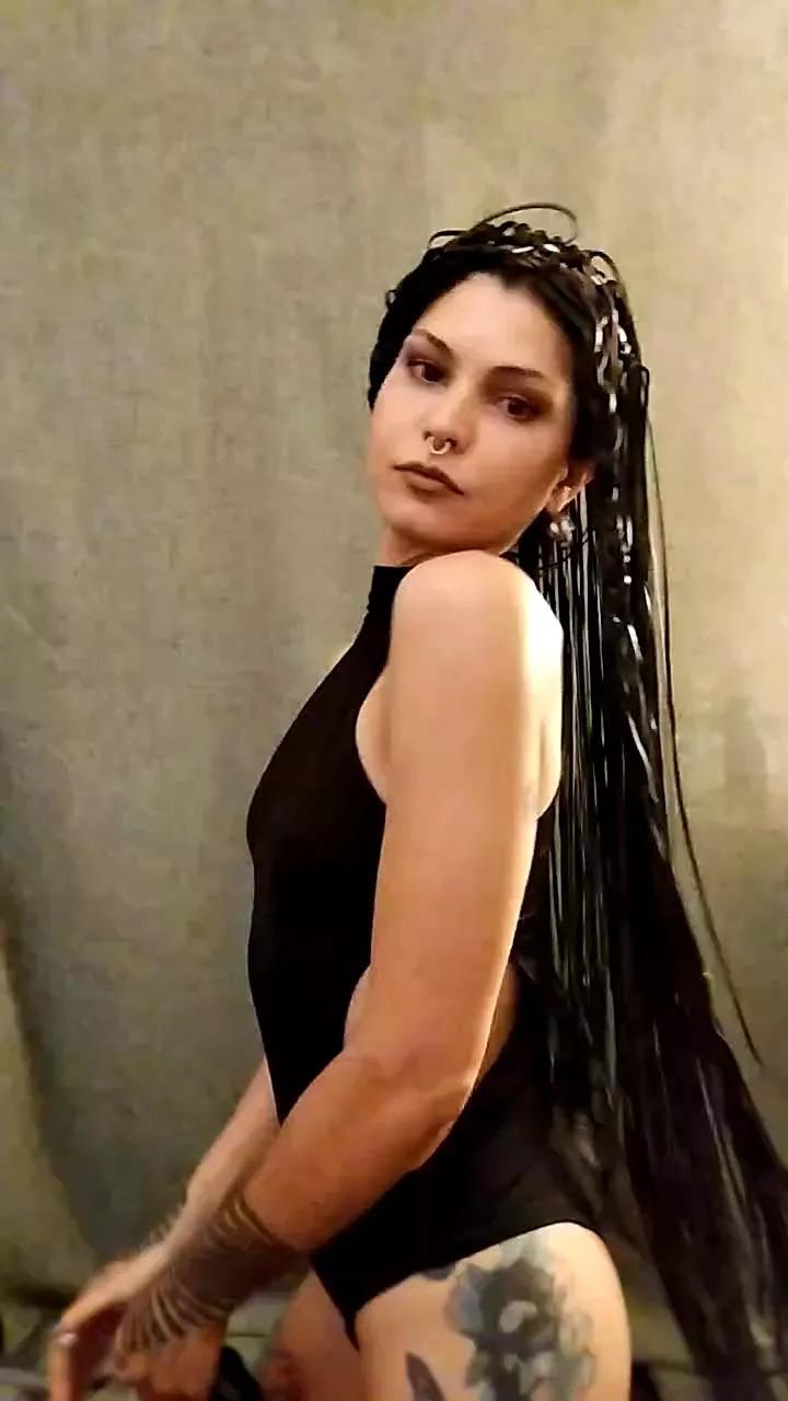 blurxi on Cam4 