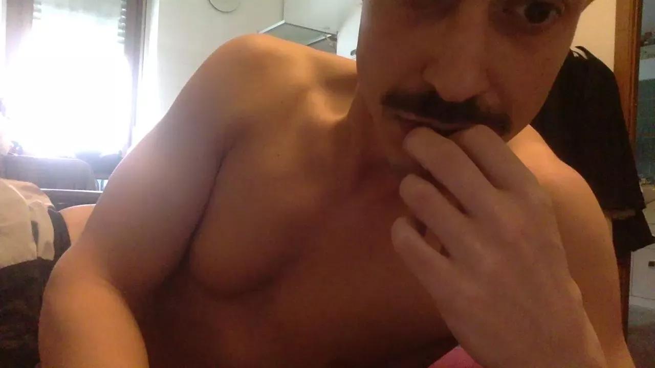 Bottomslut899 on Cam4 