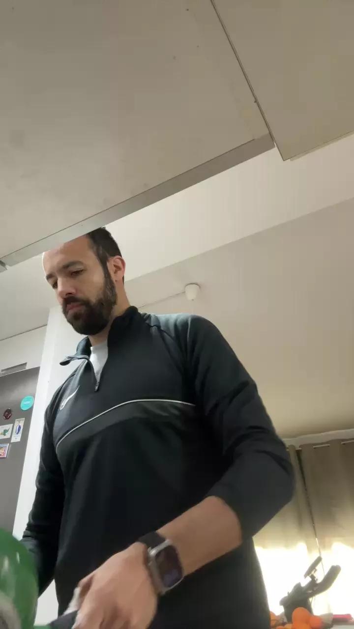 Caballero77777 on Cam4 