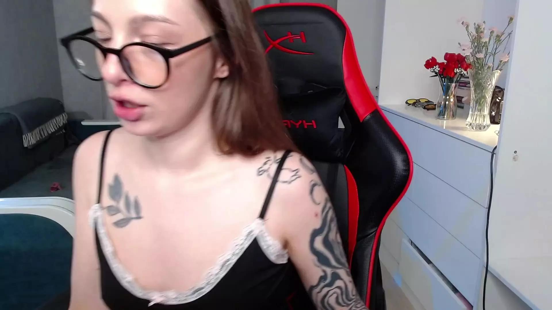 Offline CandyLala on Cam4