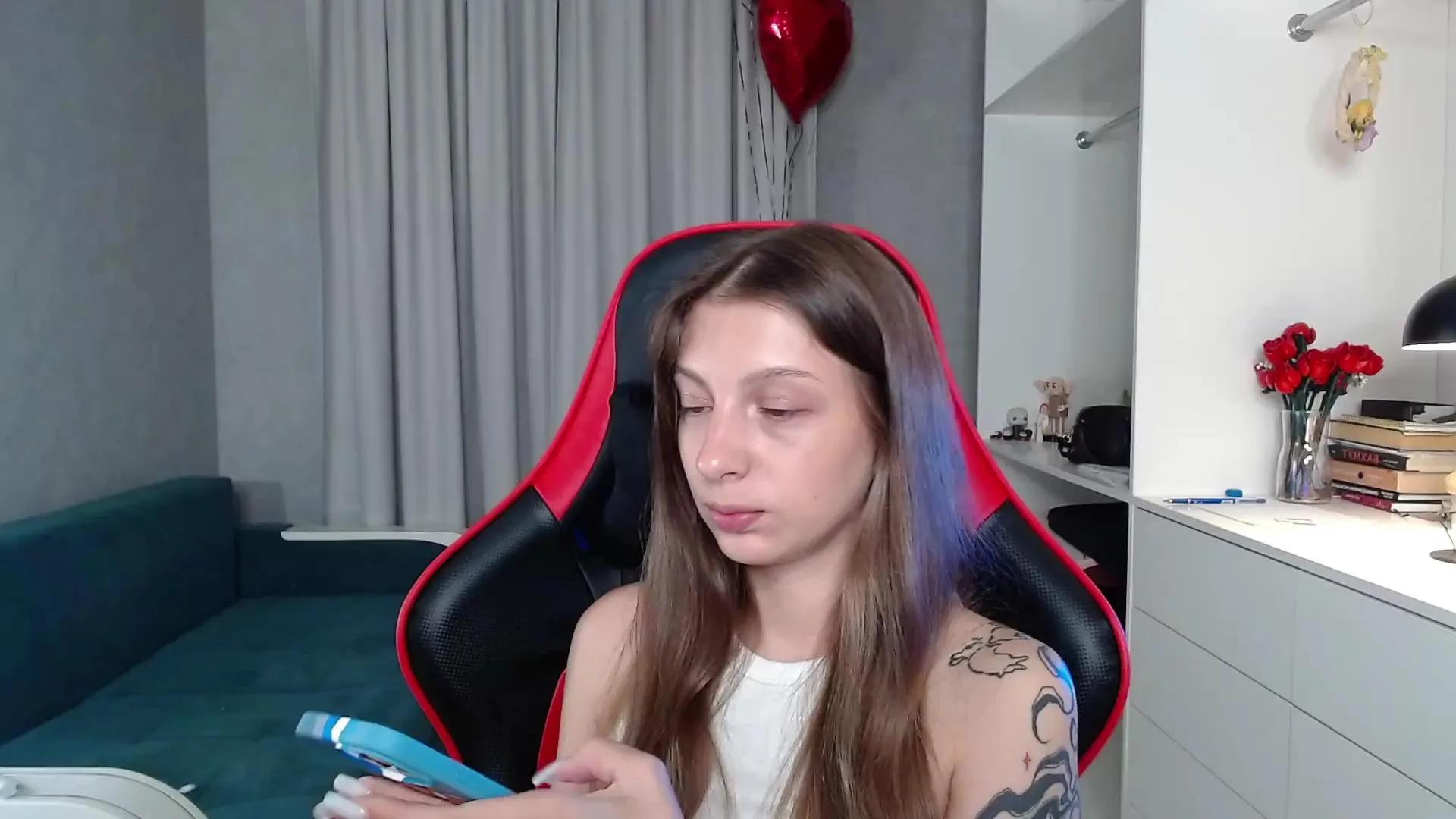 Offline CandyLala on Cam4