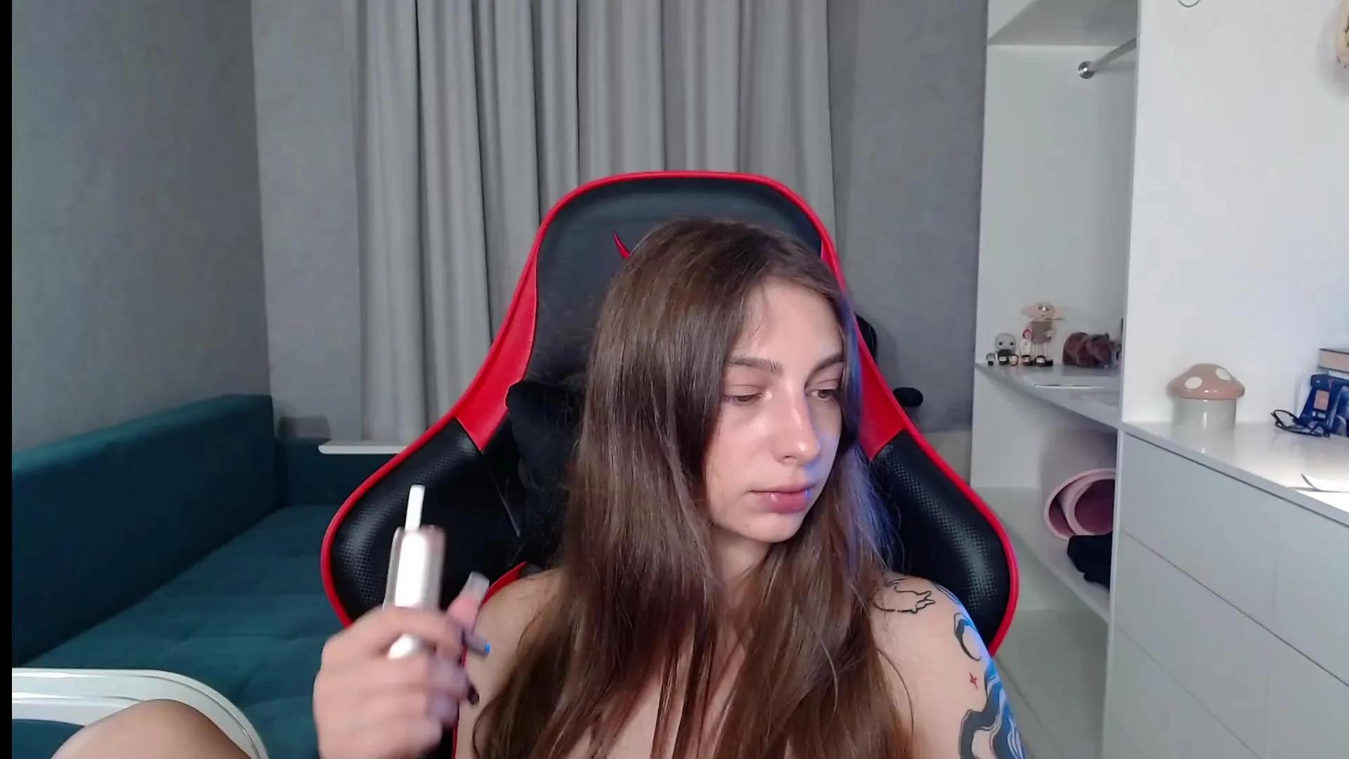 Offline CandyLala on Cam4
