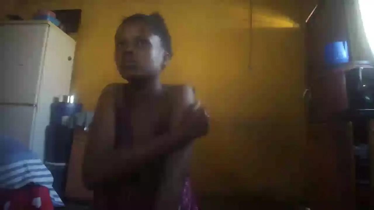 Offline Caramelchick01 on Cam4