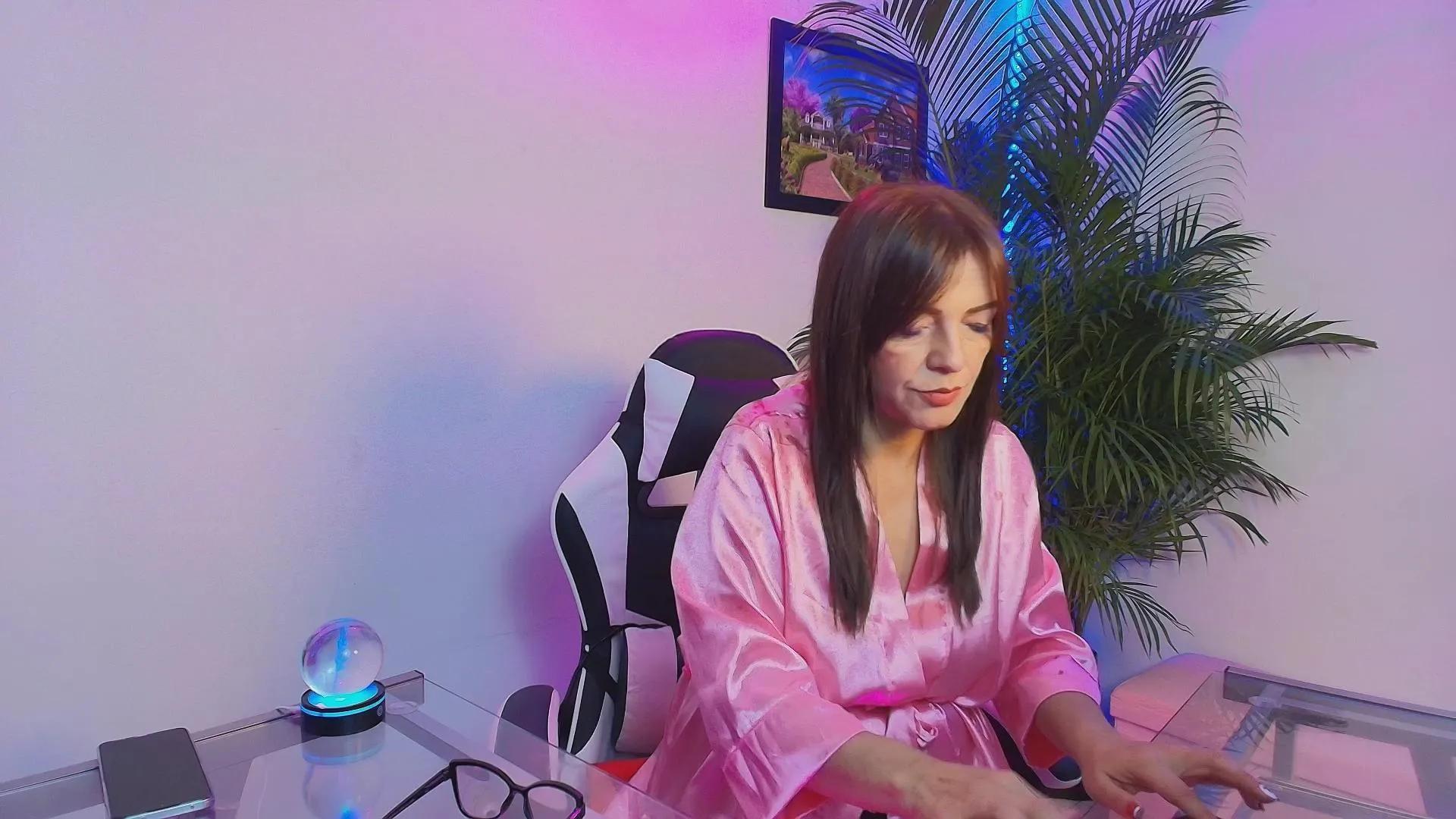 Carol_Miss2 —  #pussy #feet #bdsm #spanking #masturbation #armpits #amateur