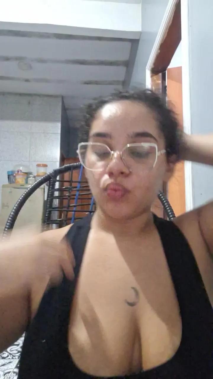 Offline Carolindaa on Cam4
