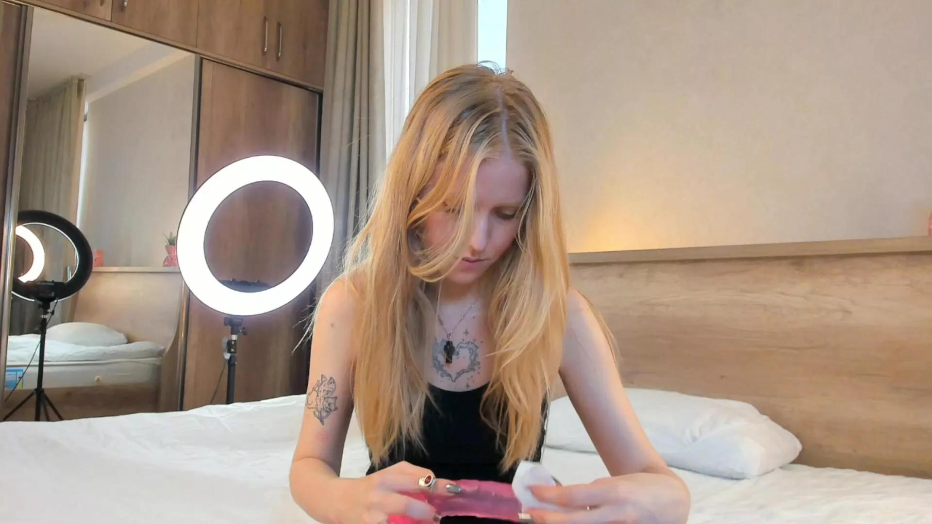 Offline CatherynGrass on Cam4