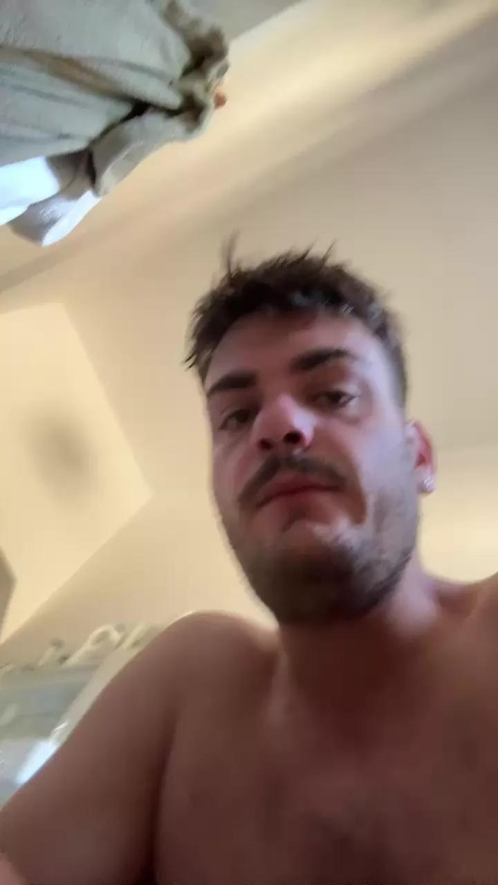 Cazzone22xx on Cam4 
