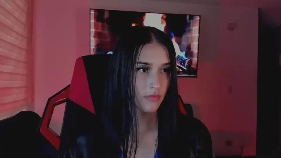 Offline Charlotte_greys on Cam4