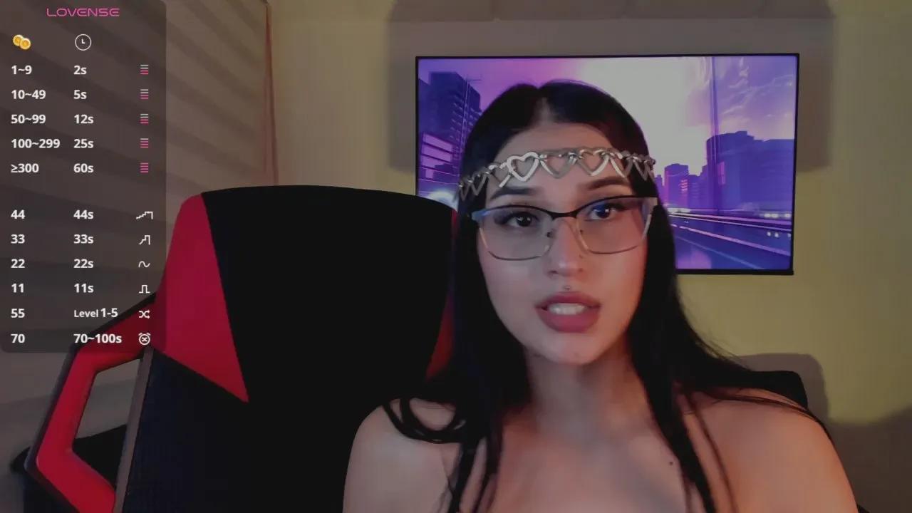 Offline Charlotte_greys on Cam4