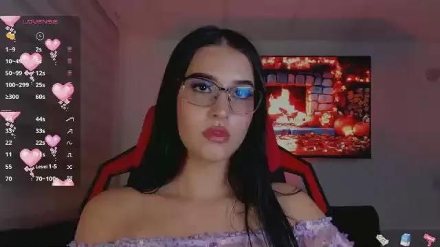 Offline Charlotte_greys on Cam4