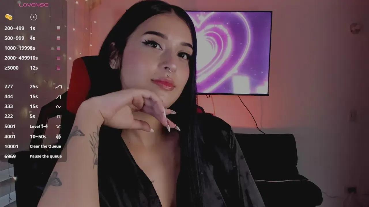 Offline Charlotte_greys on Cam4