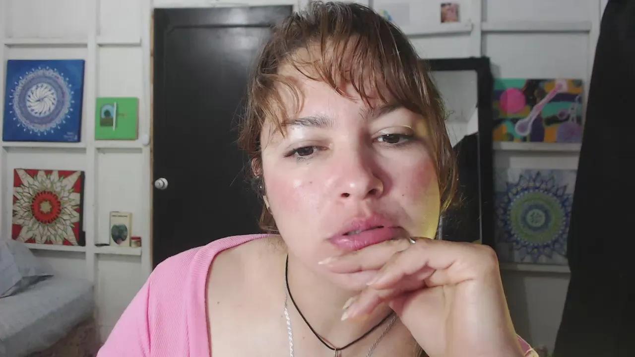 Offline Chiaraferrara on Cam4