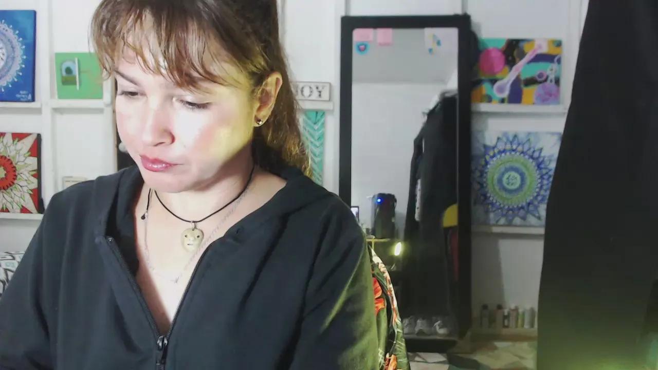 Offline Chiaraferrara on Cam4