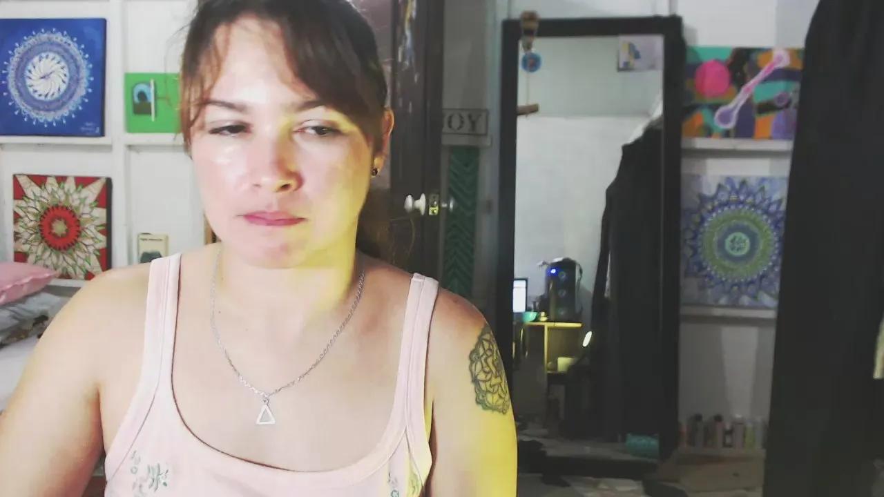 Offline Chiaraferrara on Cam4