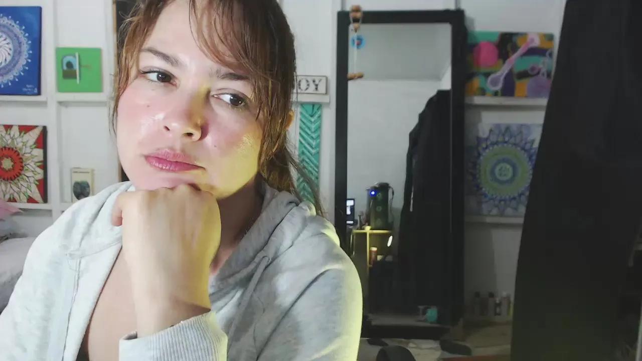 Offline Chiaraferrara on Cam4