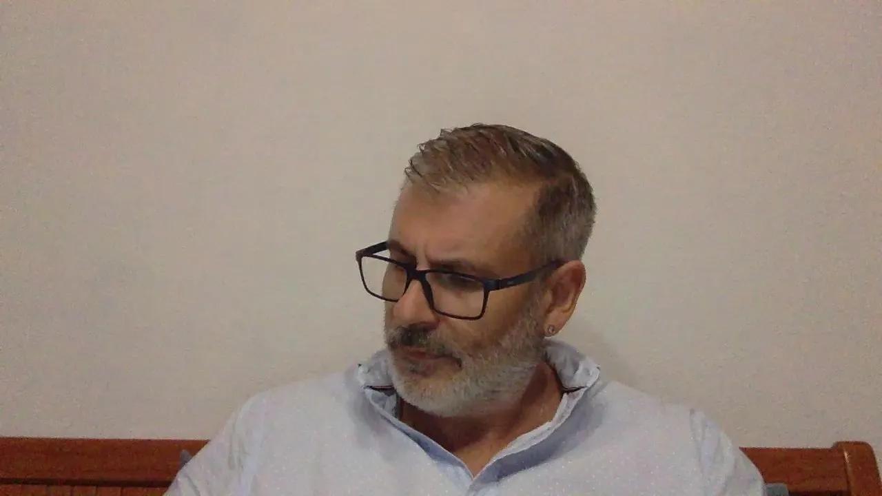chicogijon40 on Cam4 