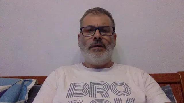 chicogijon40 on Cam4 