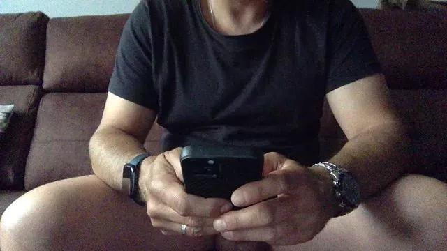 chicogijon40 on Cam4 