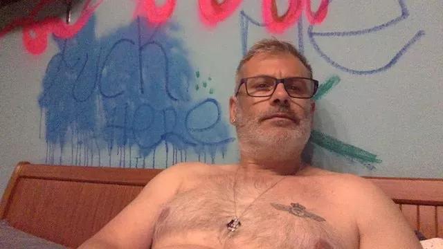 chicogijon40 on Cam4 