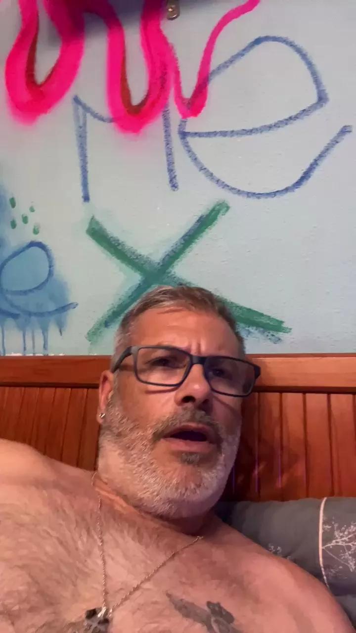 chicogijon40 on Cam4 