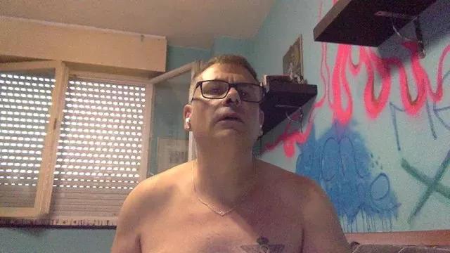 chicogijon40 on Cam4 