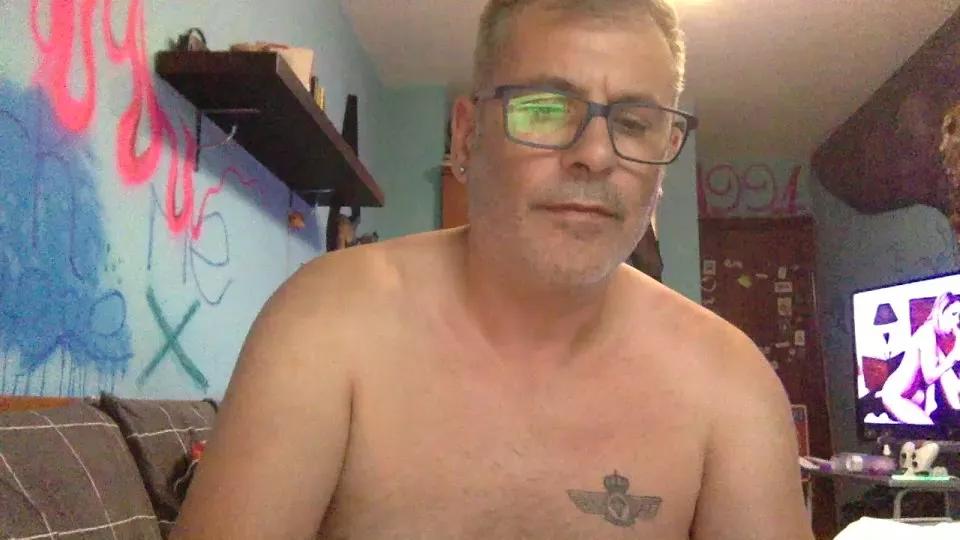 chicogijon40 on Cam4 