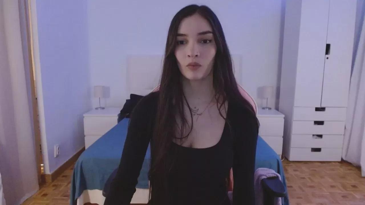 ChloeRos23 on Cam4 