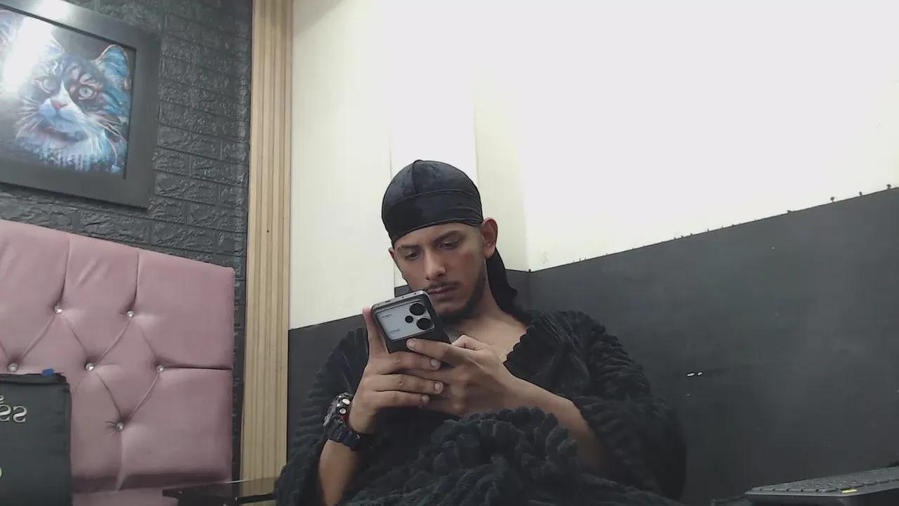 Chris_Dick99 —  #armpits #masturbation #milk #smoke #C2C #cum #feet