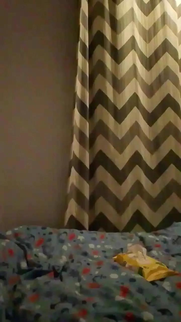 Offline Chrissysissy3 on Cam4