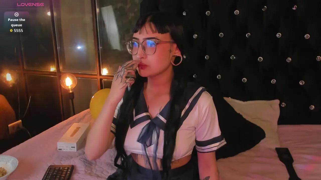 Offline Cintya_Kros on Cam4