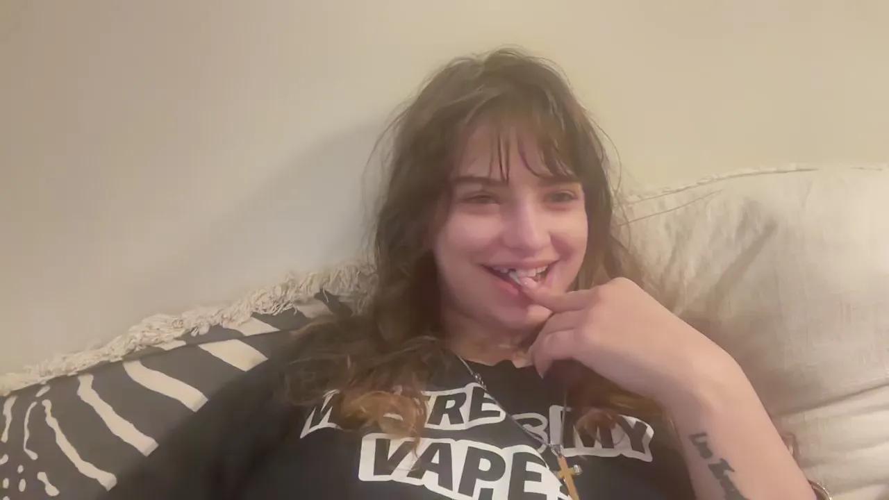 collegebigtits on Cam4 