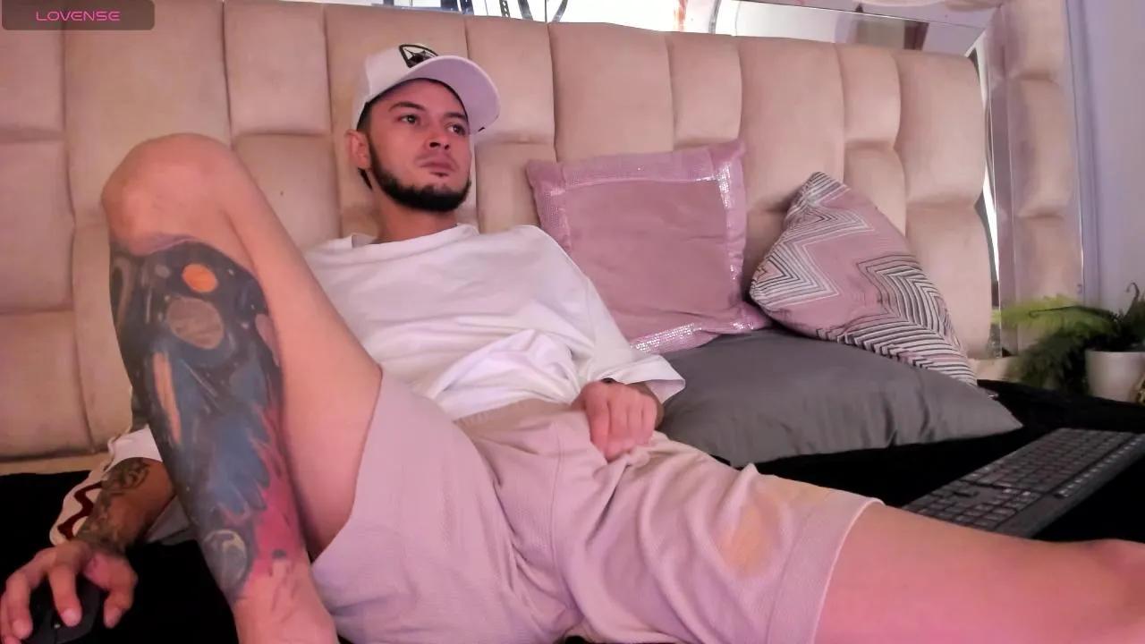 Coral_Gael —  #amateur #deepthroat #bigass #spanking #feet