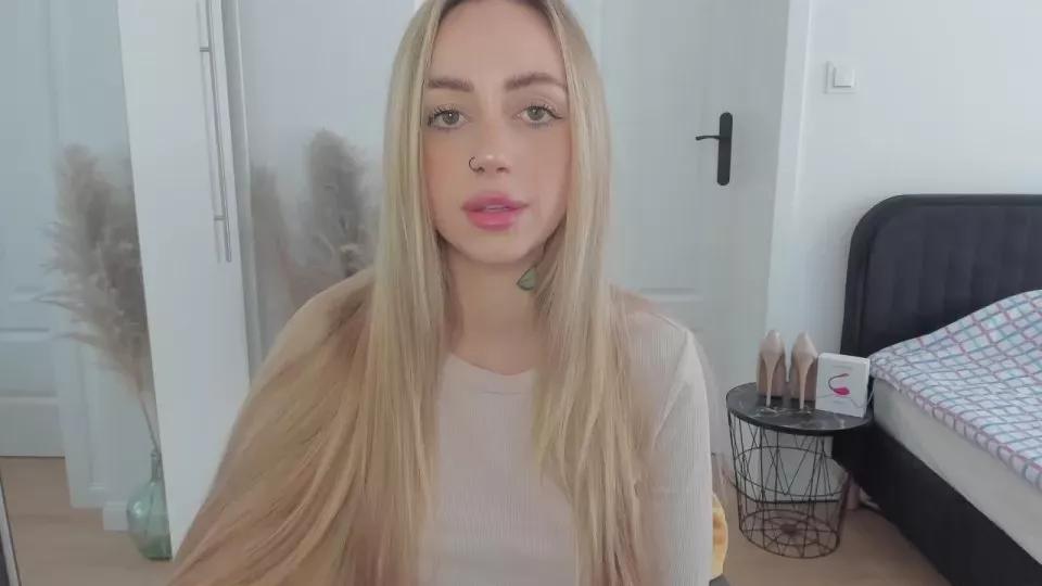 Offline Coralie_Classy on Cam4