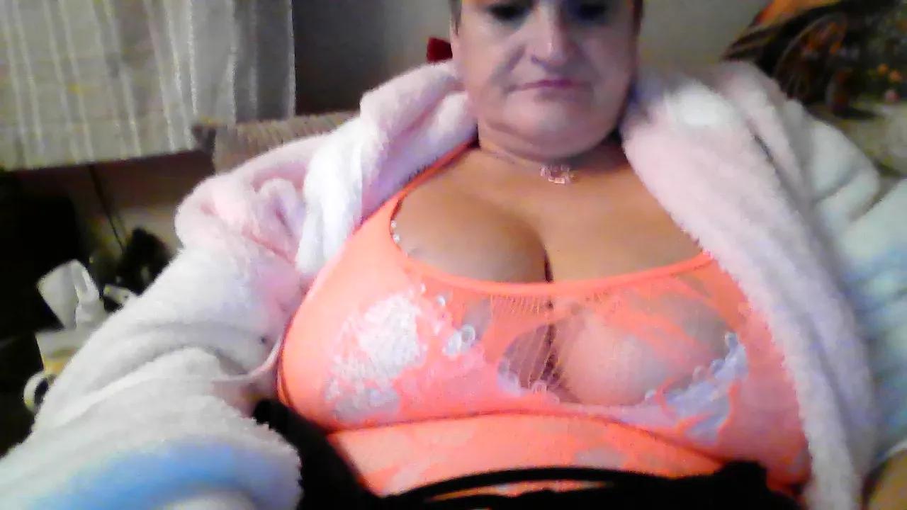 Countryhoney —  #pussy #bigass #C2C #ass #spanking #amateur