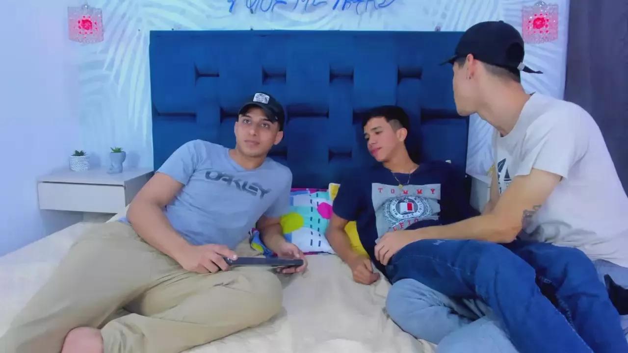 COUPLE_YOUNGSEX on Cam4 