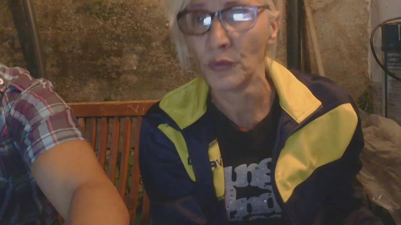 Offline Couplemilf2 on Cam4