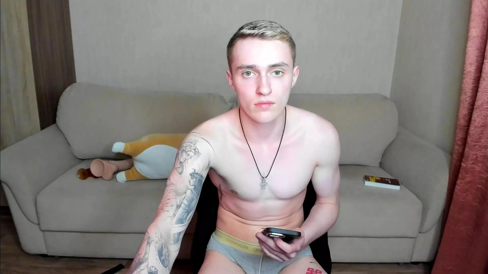 Offline crazybottom99 on Cam4