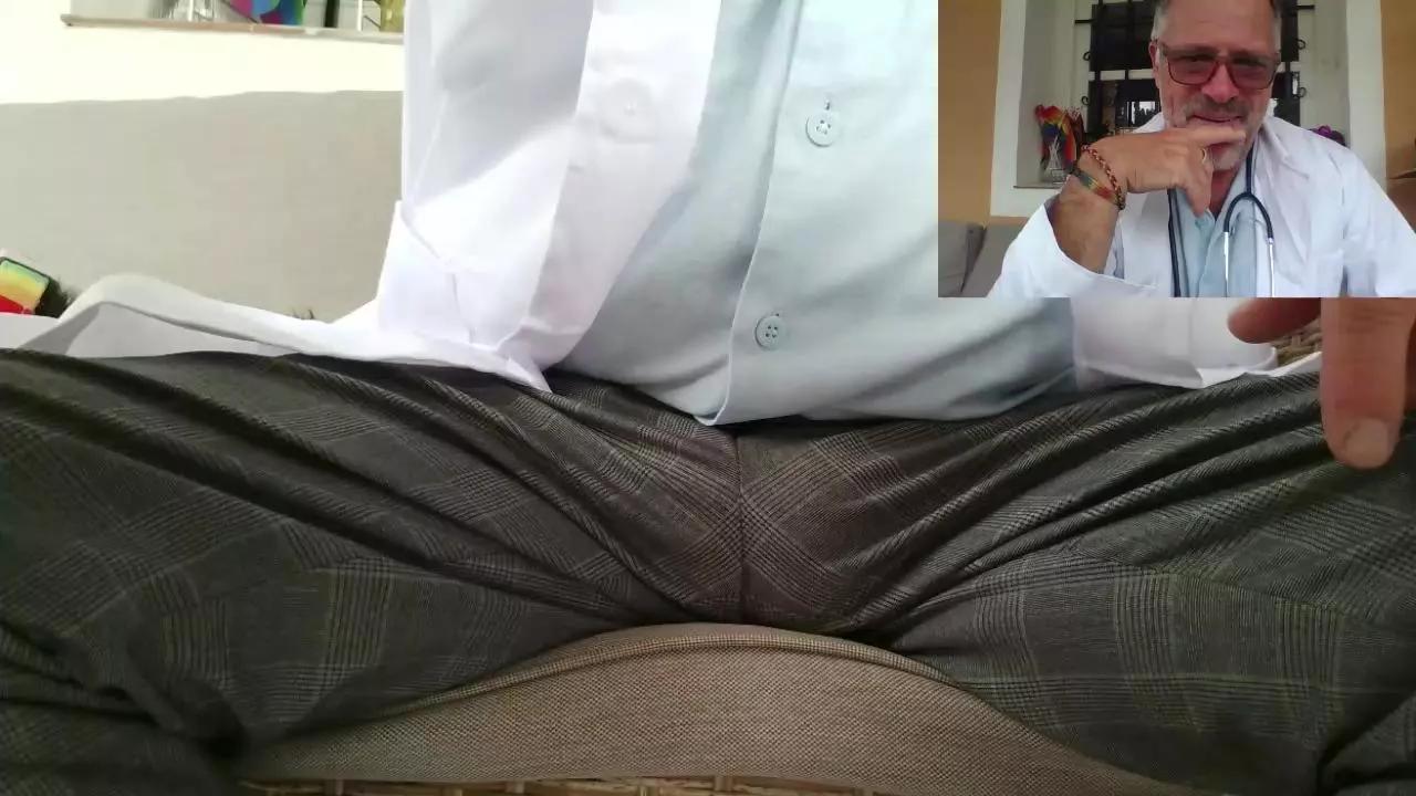 Daddybearvlc on Cam4 