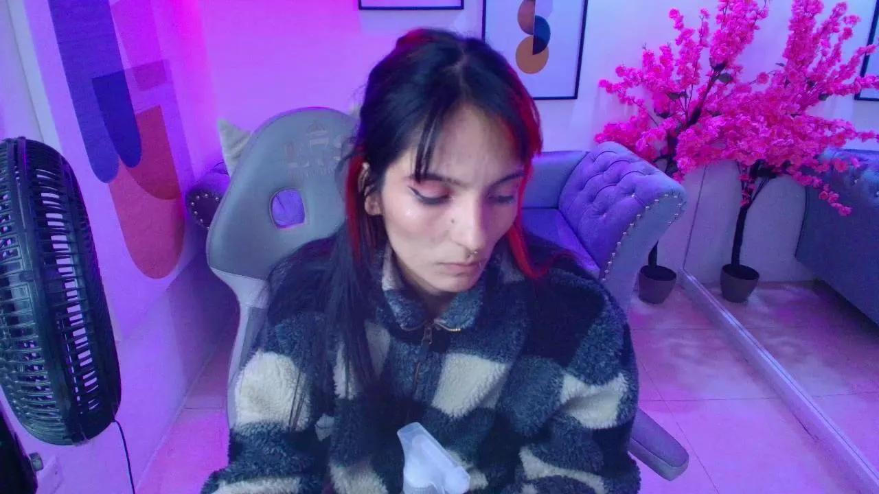 Offline Dafne_huges on Cam4