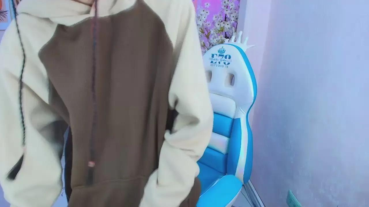 Offline Dafne_huges on Cam4