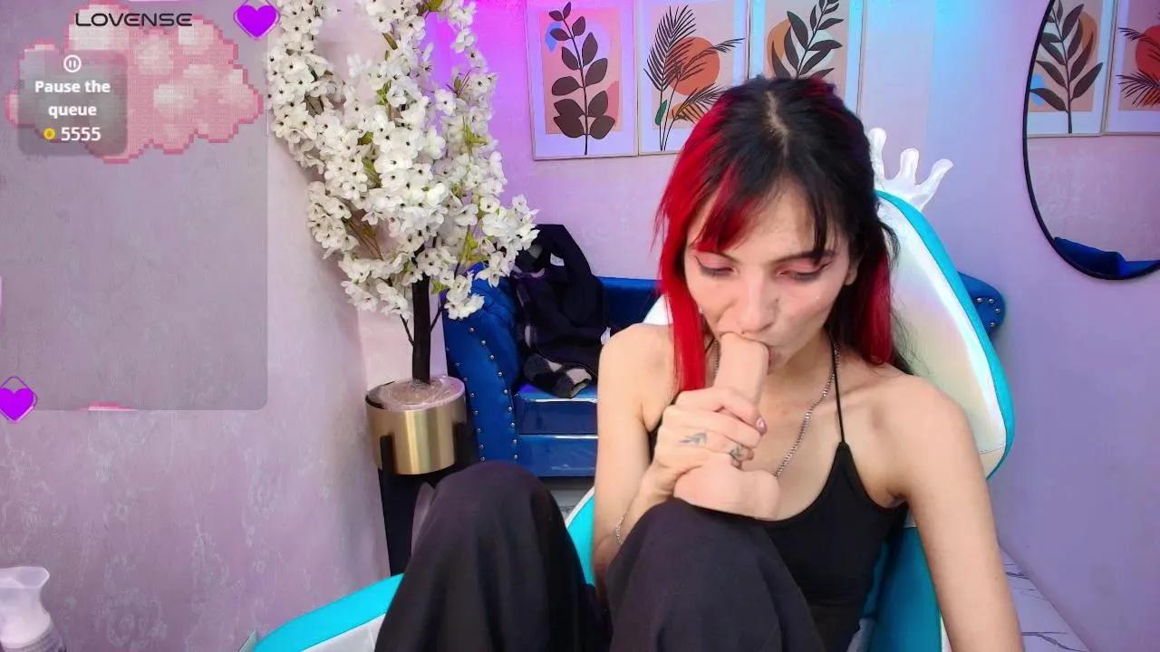 Offline Dafne_huges on Cam4