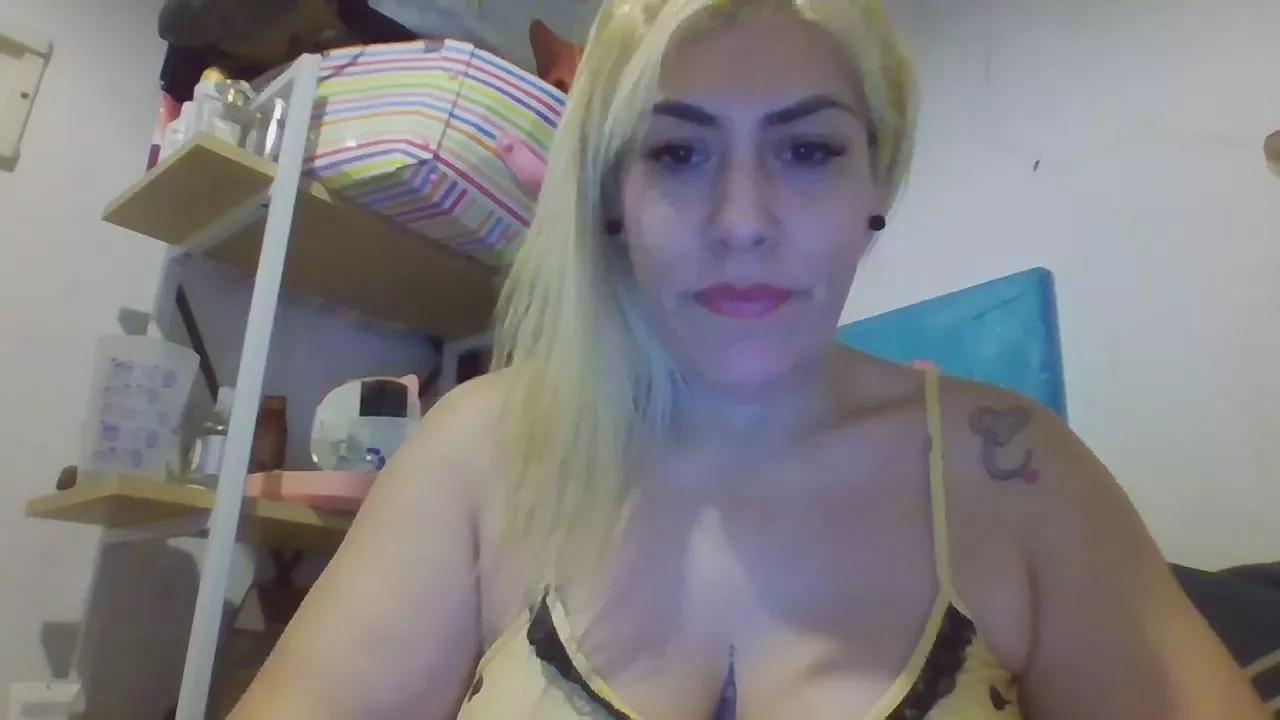 Daniela_Blond on Cam4 
