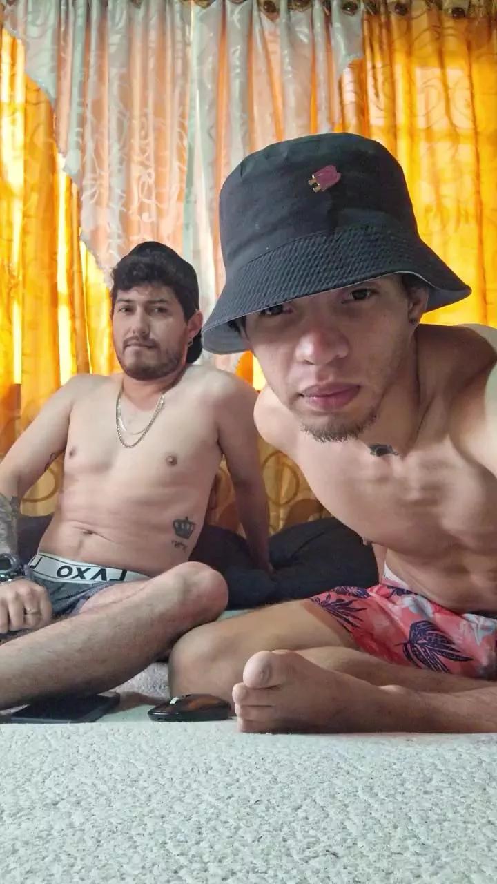 Dark_Couple on Cam4 