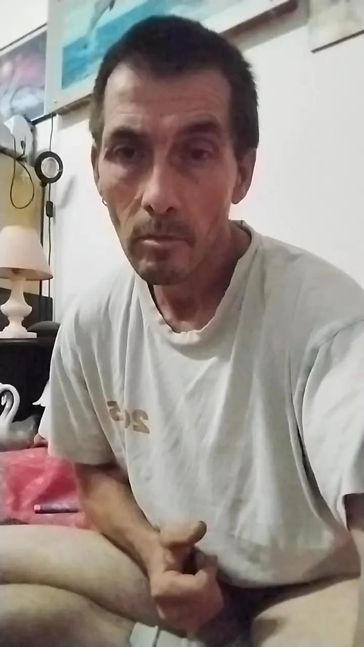 Offline davidgarmin4 on Cam4
